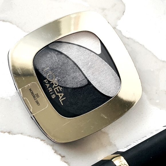 Kendall & Kylie 2 pieces Silver Metallic pouches and 4 makeup items Gift Set - Picture 3 of 7